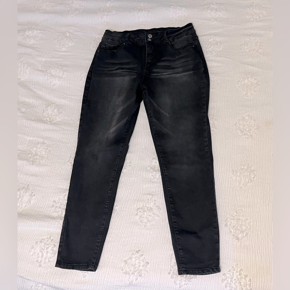 Signature Studio Stretch Denim Skinny Jeans Runs small